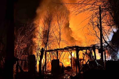 Ardiye yangını eve sıçramadan söndürüldü