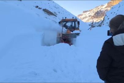 Başkale’de çığ nedeniyle kapanan yol ulaşıma açıldı