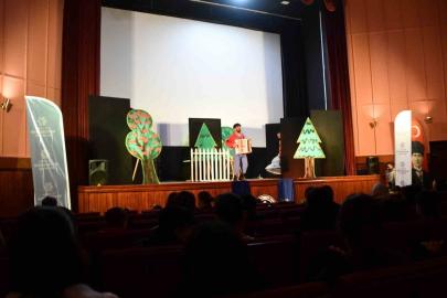 Başkan Çerçioğlu Sökeli çocukları tiyatro ile buluşturdu