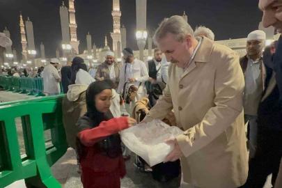 BBP Genel Başkanı Destici, Mescid-i Nebevi’de vatandaşlarla buluştu