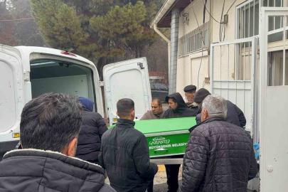 Bıçaklı kavgada öldürülen gencin cenazesi yakınlarına teslim edildi