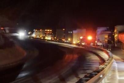 Bitlis’te kapanan yollarda uzun araç kuyrukları oluştu