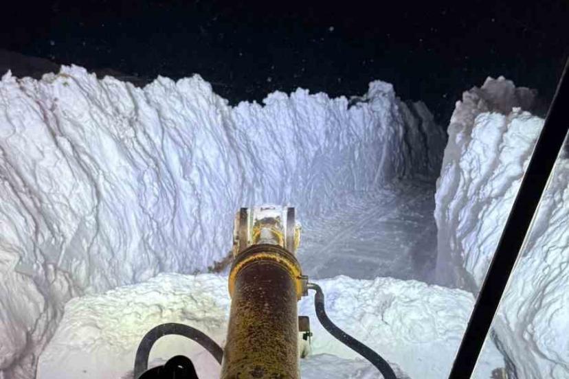 Bitlis’te karla mücadele gece gündüz devam ediyor
