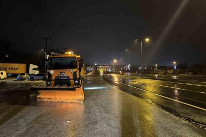 Bolu Dağı’nda sis ve sağanak yağış etkili: Karayolları ekipleri teyakkuzda