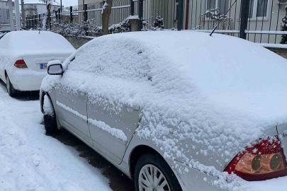 Bolu güne karla uyandı