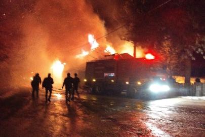 Bolu’da iki katlı ev alevlere teslim oldu