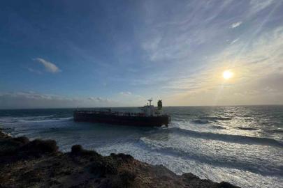 Bozcaada’da karaya oturan tanker 12 gün sonra kurtarıldı