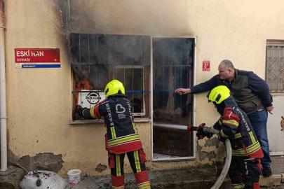 Burhaniye de baharatçı dükkanı yandı