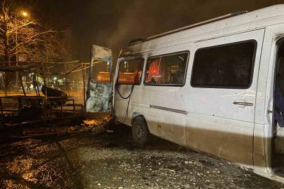 Bursa korkutan yangın: Baraka ve minibüs alev topuna döndü