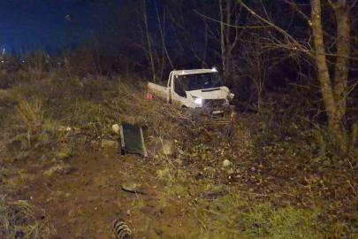 Bursa’da akıl almaz trafik kazası: Demir bariyerler araçların üzerine düştü