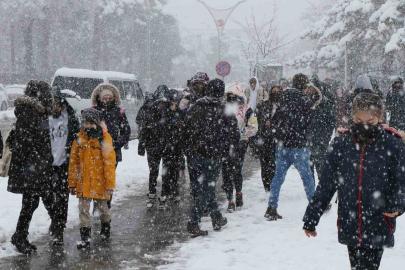 Çayırlı ve Kemah ilçelerinde eğitime bir gün ara verildi