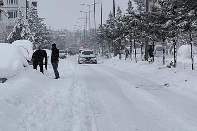 Dicle’de kar yağışı hayatı olumsuz etkiledi