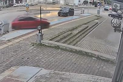 Direksiyon dersinde fren yerine gaza bastı: Otomobil dükkânın önüne uçtu