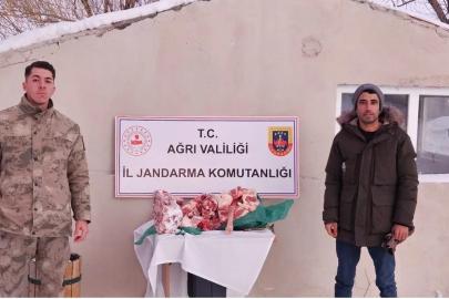 Diyadin’de uygunsuz şartlarda taşınan etlere el konuldu