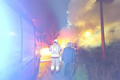 Dörtyol’da yanan otomobil kullanılmaz hale geldi