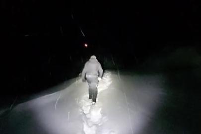 Ekipler yoğun sis ve kar altında 3 kilometre yürüyüp hastaya ulaştı