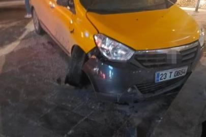 Elazığ’da alkollü şahıs çaldığı araçla kaza yaptı