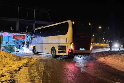 Elazığ’da facianın eşiğinden dönüldü: Otobüs devrilmekten son anda böyle kurtuldu