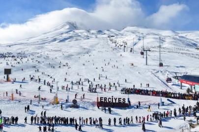 Erciyes Kayak Merkezi'nde yeni sezonun ilk ayında 1 milyon ziyaretçi