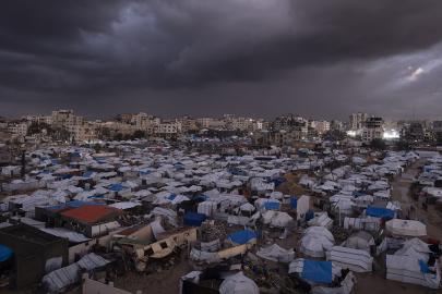 Gazze'de yangın felaketi. Anne ile çocuğu çadırda can verdi