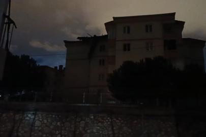 İnegöl’de şiddetli lodos çatıları uçurdu, araçlar zarar gördü