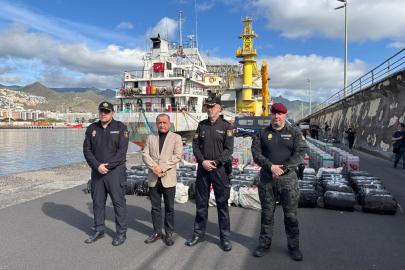 İspanyol polisi, açık denizde 10 tonluk rekor kokain ele geçirdi
