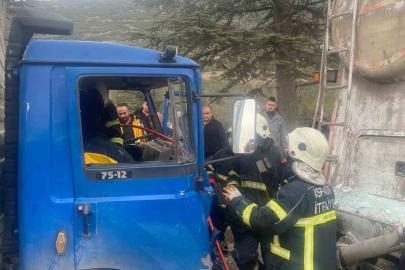 Isparta’da kamyonet ile mikser çarpıştı: 1 yaralı