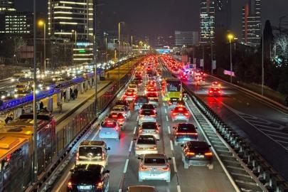 İstanbul'da akşam saatlerinde trafik yoğunluğu yüzde 89'a kadar çıktı