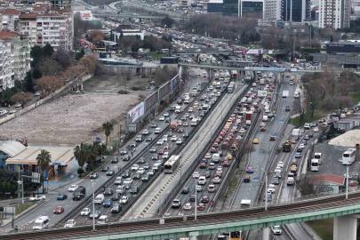 İstanbul’da ara tatilin başlamasıyla trafik yoğunluğu yüzde 85’e ulaştı