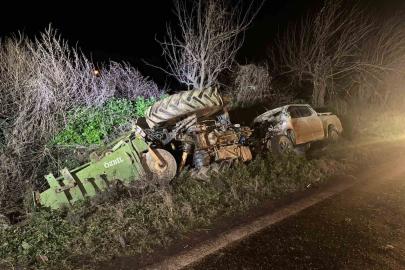 İzmir’de pikap traktöre arkadan çarptı: 2 yaralı