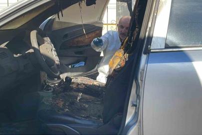 Karaman’da park halindeki otomobilin direksiyon ve koltukları yandı