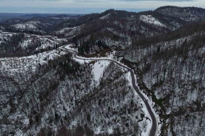 Karla kaplanan 900 rakımlı Çam Dağı, kartpostallık görüntüler sundu