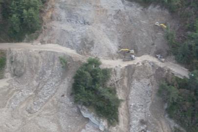 Kastamonu’da heyelan nedeniyle ulaşıma kapanan yolda çalışmalar sürüyor