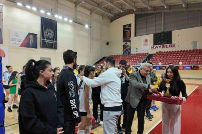Kayseri Midi Kızlar Süper Ligi müsabakaları tamamlandı