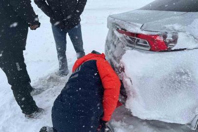 Kayseri’de kar yağışı sonrası mahsur kalan vatandaşlar kurtarıldı