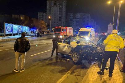 Kaza sonrası alev alan otomobilde can pazarı: 2’si ağır 3 yaralı