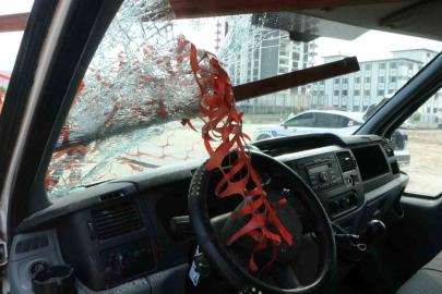 Kazada kafasına demir korkuluk saplanan sürücü kurtarılamadı