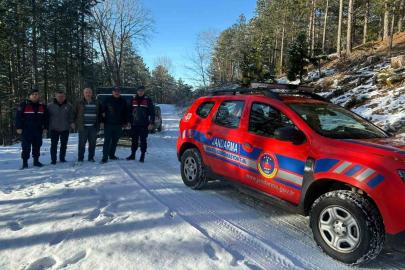 Kazdağları’nda karda mahsur kalan 4 kişiyi jandarma kurtardı