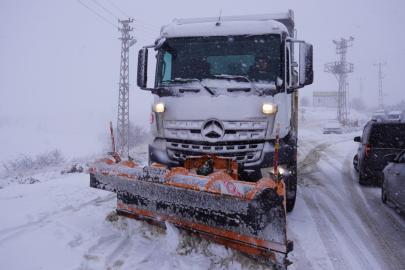 Keçiören Belediyesi, karla mücadeleye aralıksız devam ediyor