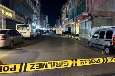 Küçükçekmece’de silahlı saldırı: 1’i ağır 3 yaralı