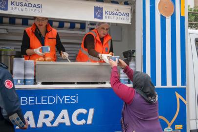 Kuşadası Belediyesi’nin sıcak çorba ikramı başladı