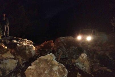 Marmaris’te dev kayalar orman yolunu kapattı