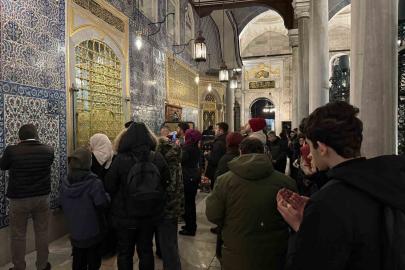 Miraç Kandili’nde vatandaşlar Eyüpsultan Camii’ne akın etti