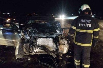 Otomobil ile minibüs kafa kafaya çarpıştı: 1 ölü, 6 yaralı