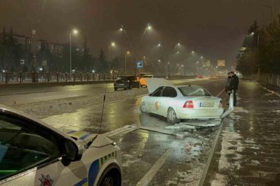 Pert olan otomobilden burnu kanamadan çıktı