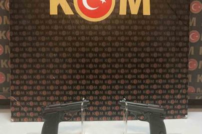 Polis 2 ruhsatsız tabanca ele geçirdi