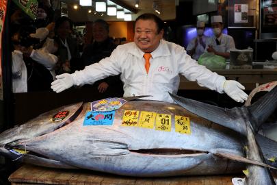 Rekorlar altüst oldu. Dev orkinos 3,2 milyon dolara satıldı