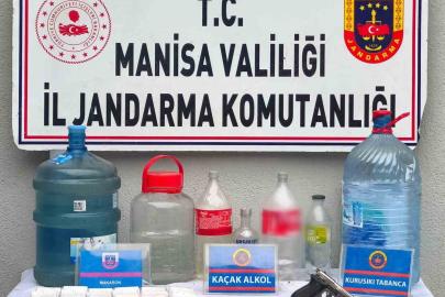 Salihli’de sahte rakı ve kaçak makaron ele geçirildi