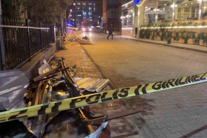 Samsun’da fırtına çatıları uçurdu, ağaçları devirdi