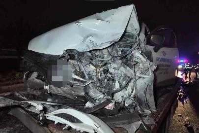 Sancaktepe’de ters şeritte ilerleyen otomobil dehşet saçtı: İki araç çarpıştı, 2 kişi yaralandı